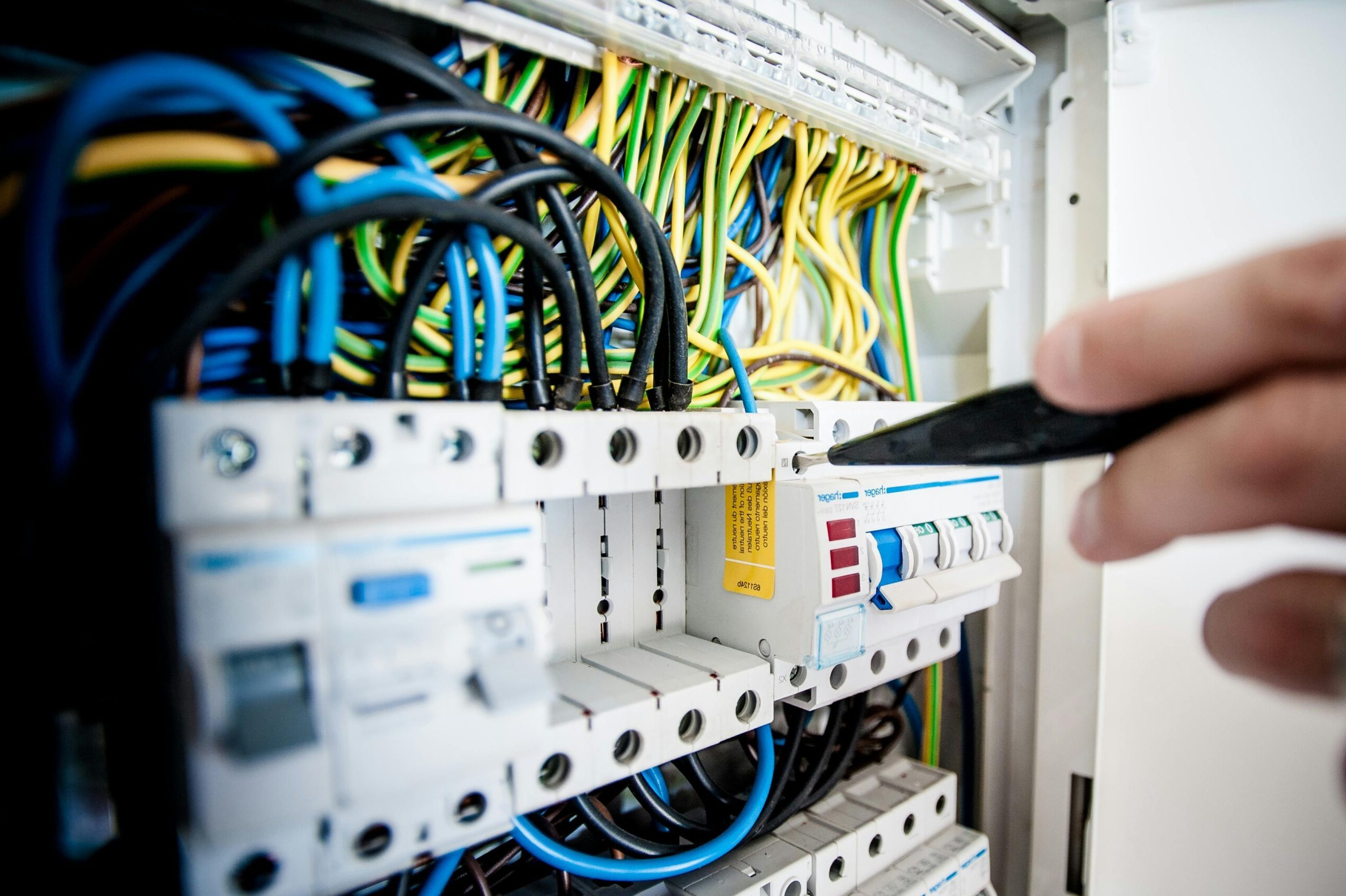 İzmir’de Profesyonel Elektrikçi Hizmeti